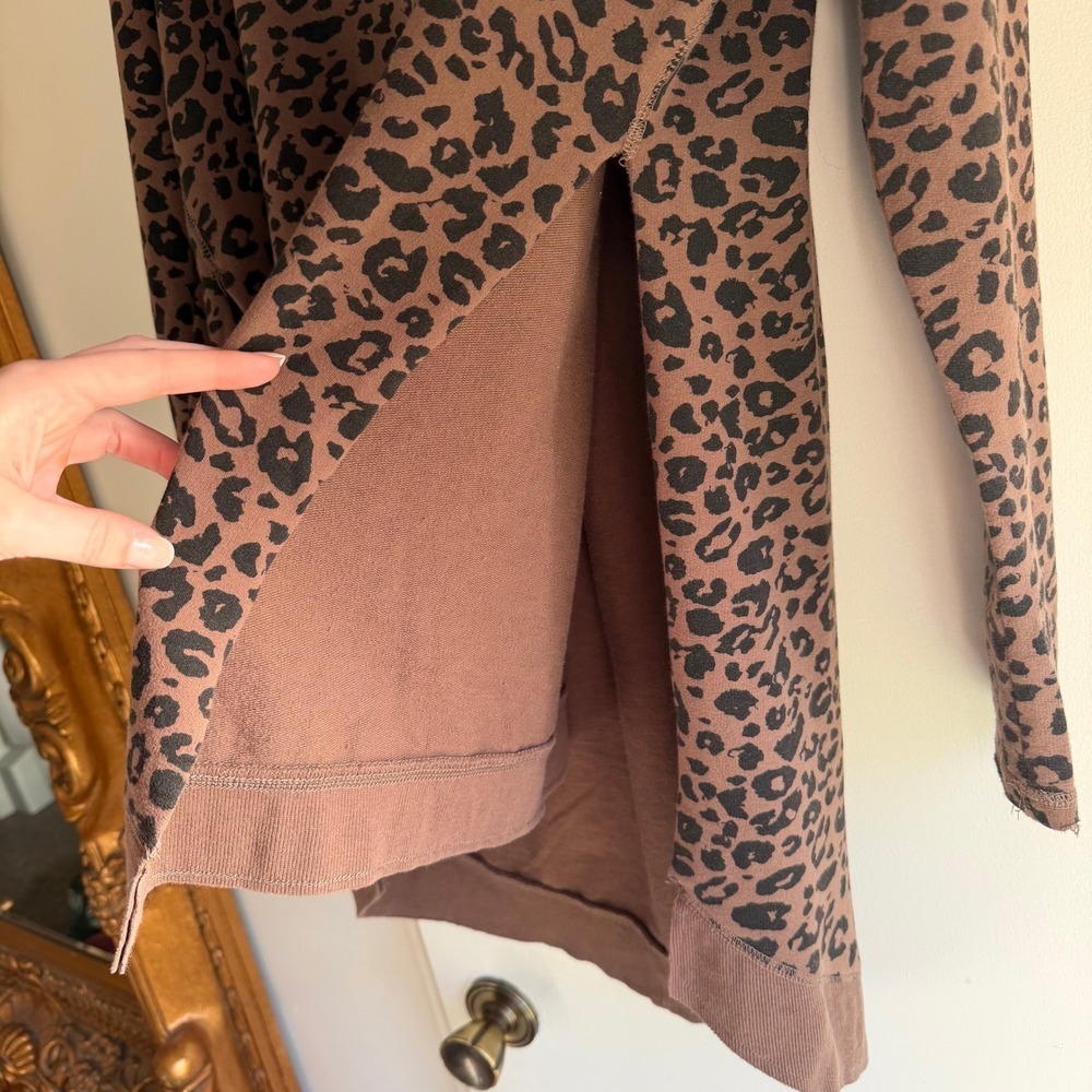 Z Supply Leopard Print Long Sleeve Crewneck Sweatshirt Top Women's Medium - Picture 5 of 8